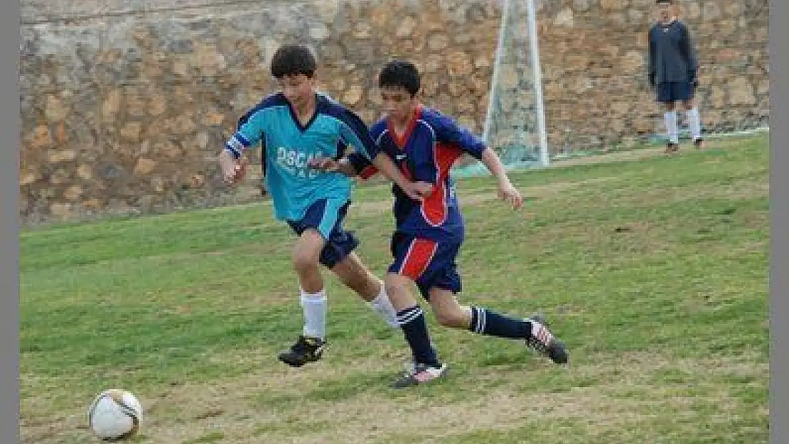 FETHİYE'DE OKULLARARASI FUTBOL MAÇLARINDA GOL YAĞDI