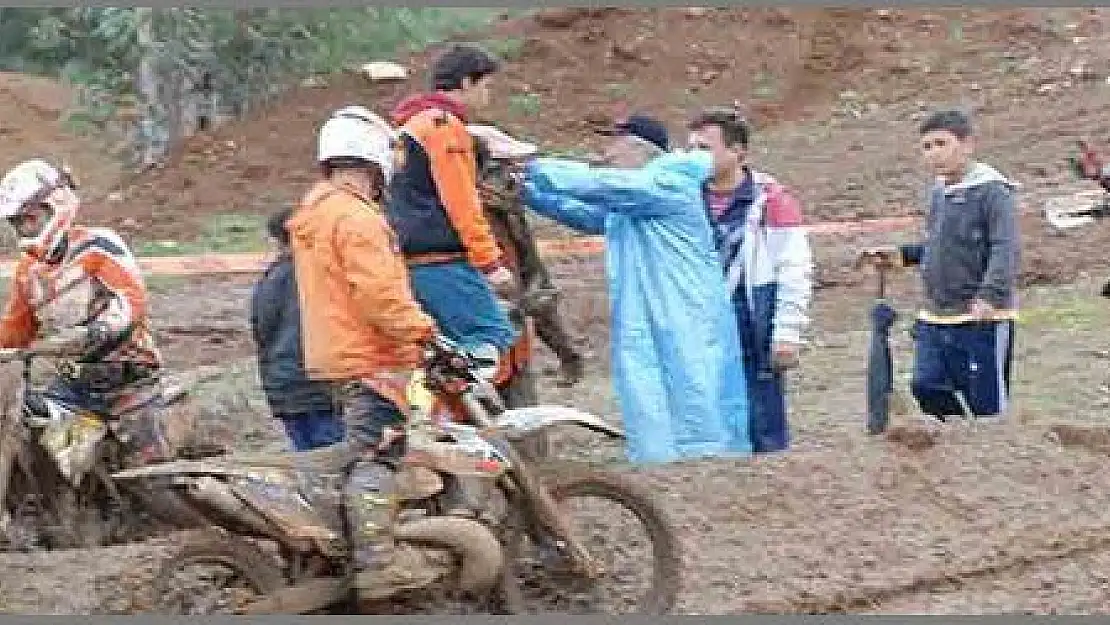 Türkiye Enduro Şampiyonasında yağmur ve çamurla savaştılar