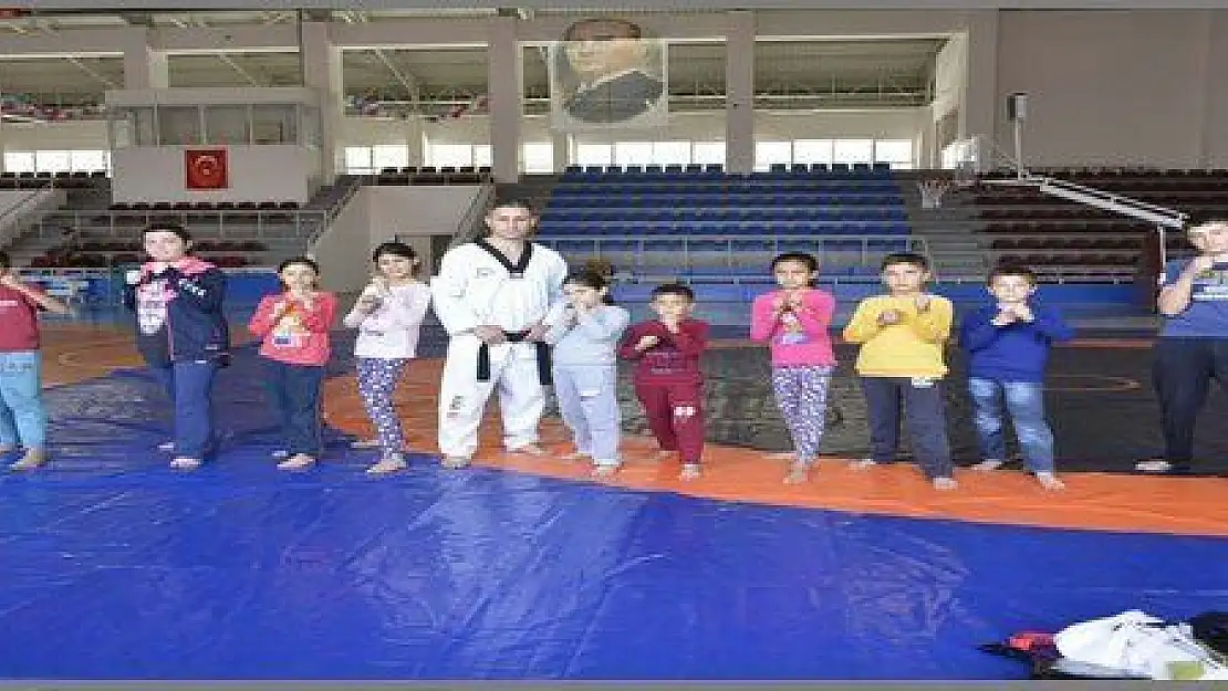  SEYDİKEMER'DE TAEKWONDA KURSU BAŞLADI