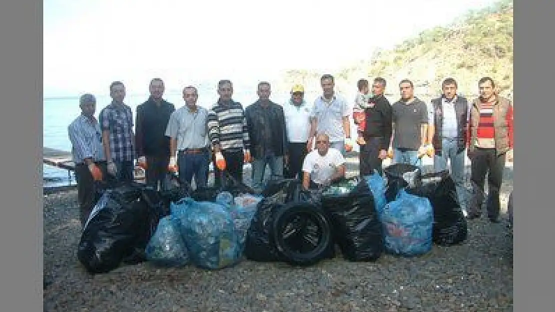 Fethiye cezaevi personeli koy temizliği yaptı