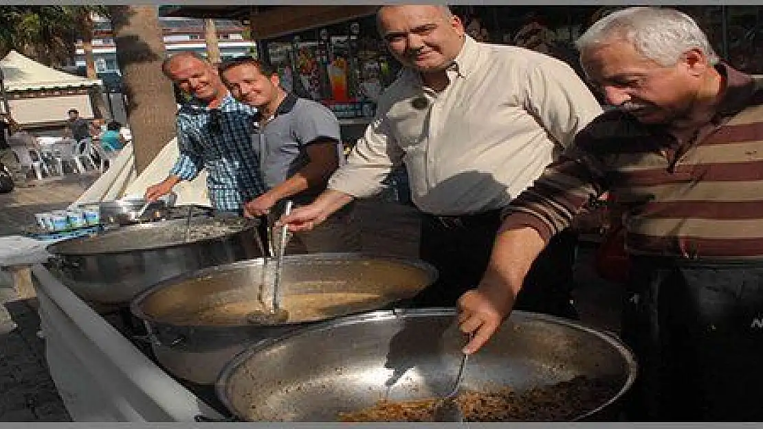   ÖLÜDENİZ TURİZMCİLERİNDEN BEREKET YEMEĞİ