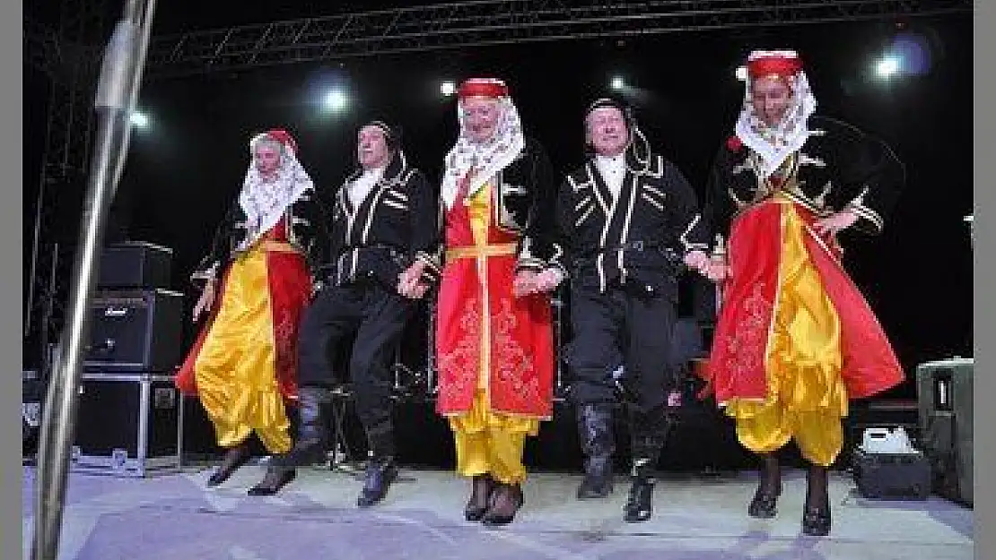 ÖLÜDENİZ İNGİLİZ YARENLER FESTİVALE RENK KATTI