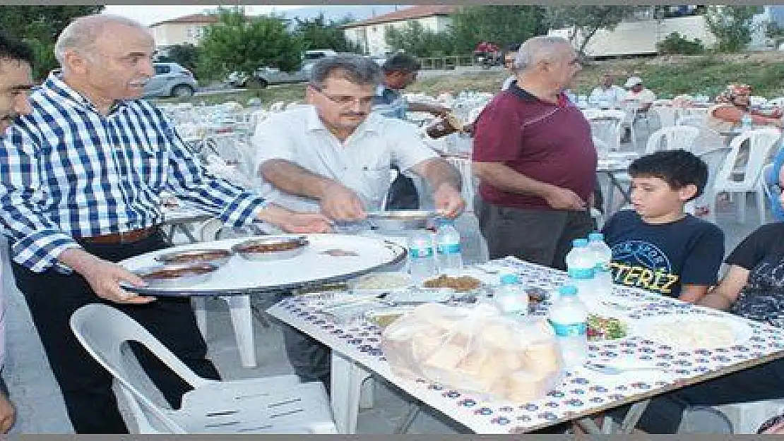  KADIKÖY HALKI TOPLU İFTAR YEMEĞİNDE BULUŞTU