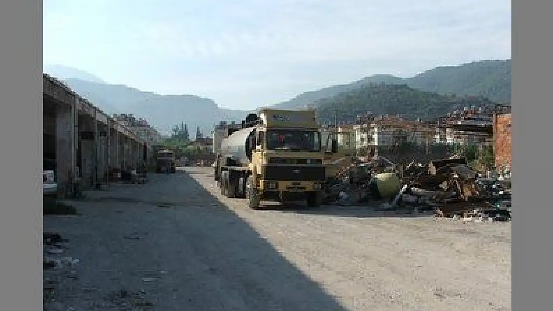 FETHİYE BELEDİYESİ'NİN YAPTIRACAĞI AVM İNŞAATI İÇİN ESKİ HAL BOŞALTILIYOR