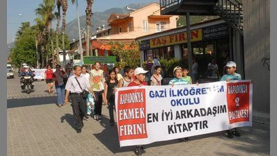 OYUNCAK SİLAHINI GETİR KİTABINI AL KAMPANYASI İÇİN YÜRÜDÜLER