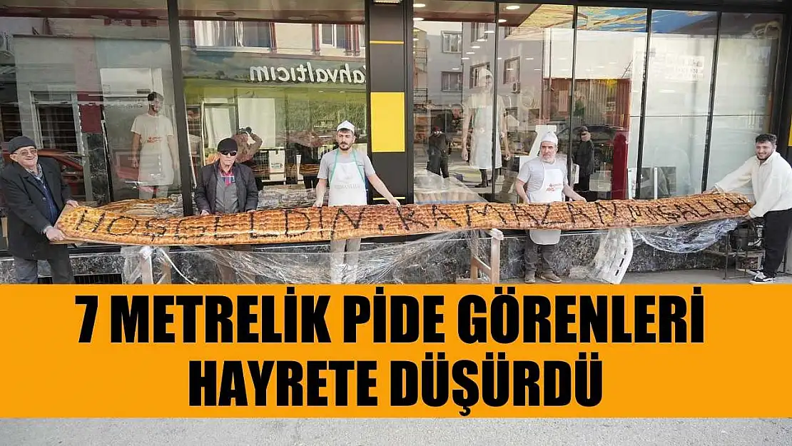 7 metrelik pide görenleri hayrete düşürdü