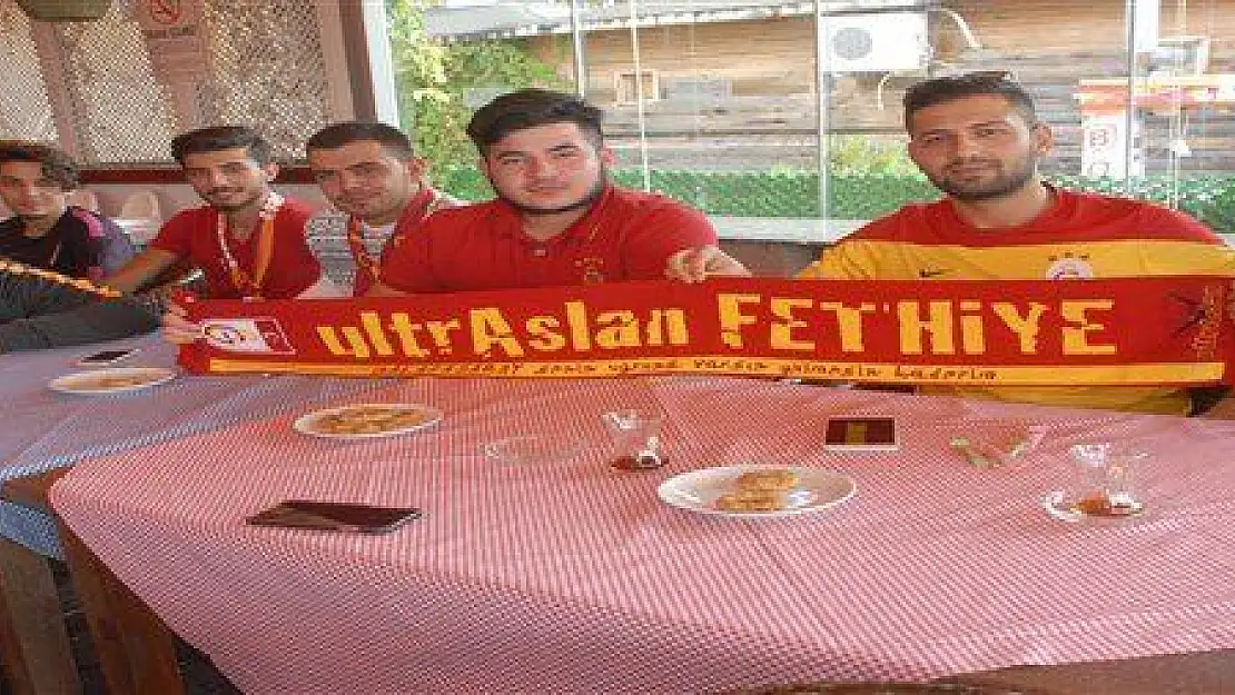 GALATASARAYLILAR KENETLENDİ