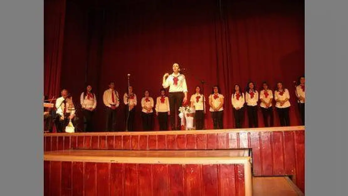 İŞARET DİLİ İLE İŞİTME ENGELLİLERE KONSER VERDİLER