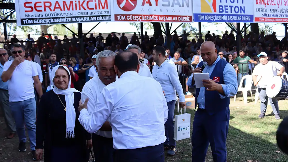 Aday Adayı Çaylı Güreş Alanında