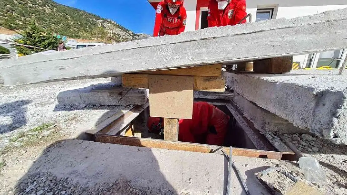 AKUT deprem tatbikatı yaptı