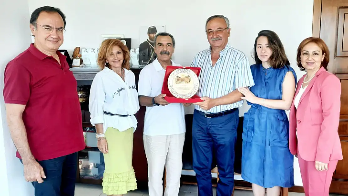 ALZHEİMER DERNEĞİ'NDEN TEŞEKKÜR PLAKETLERİ