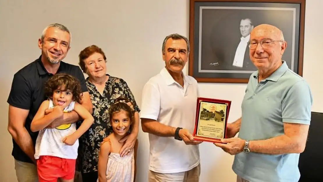 ALZHEİMER DERNEĞİ'NDEN KARACA'YA TEŞEKKÜR PLAKETİ