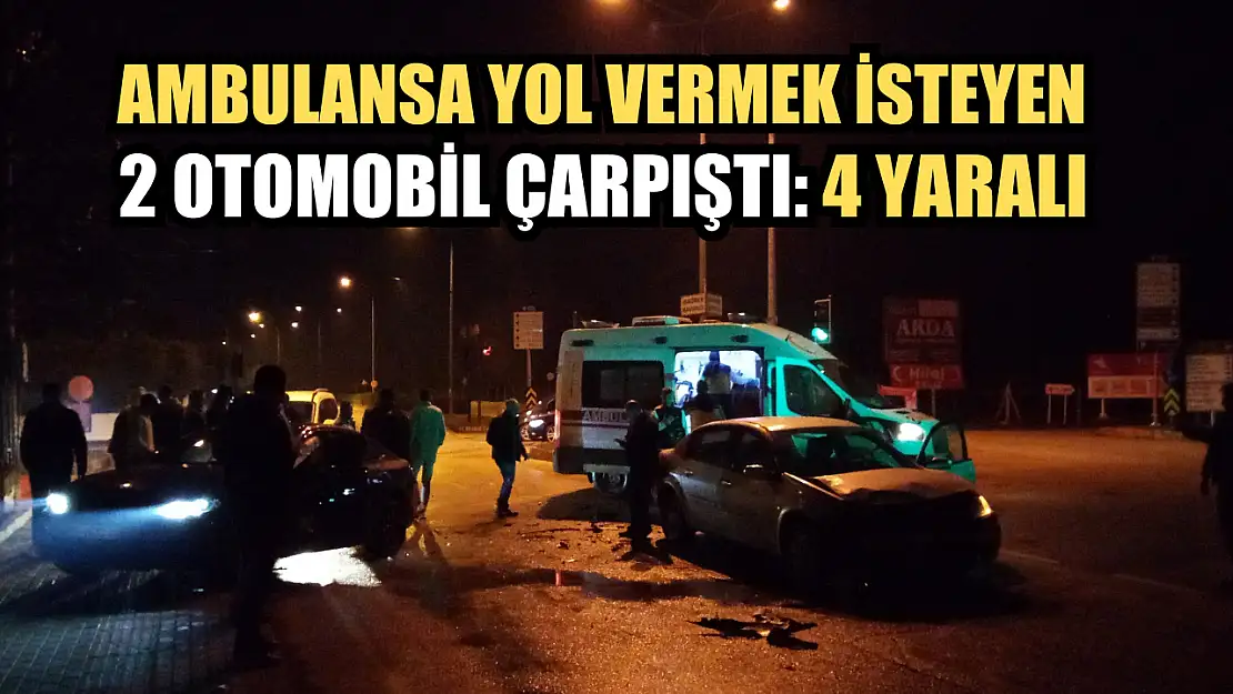 Ambulansa yol vermek isteyen 2 otomobil çarpıştı: 4 yaralı