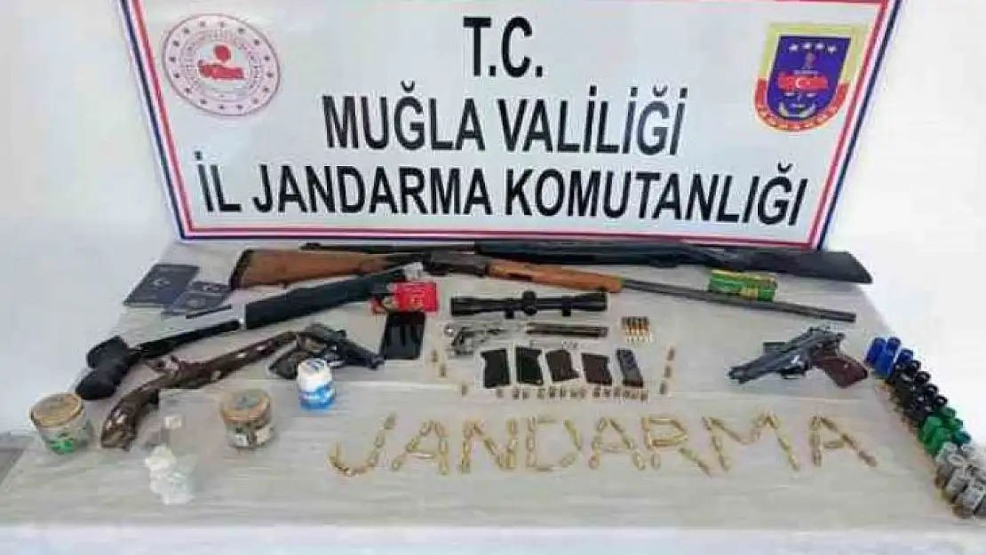 ANTİK TABANCAYI SATMAK İSTERKEN YAKALANDI 