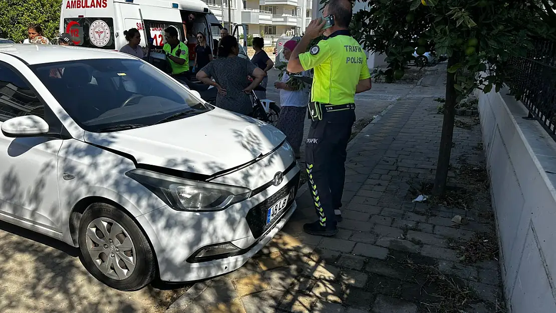 Arabayı park ederken kardeşine çarptı