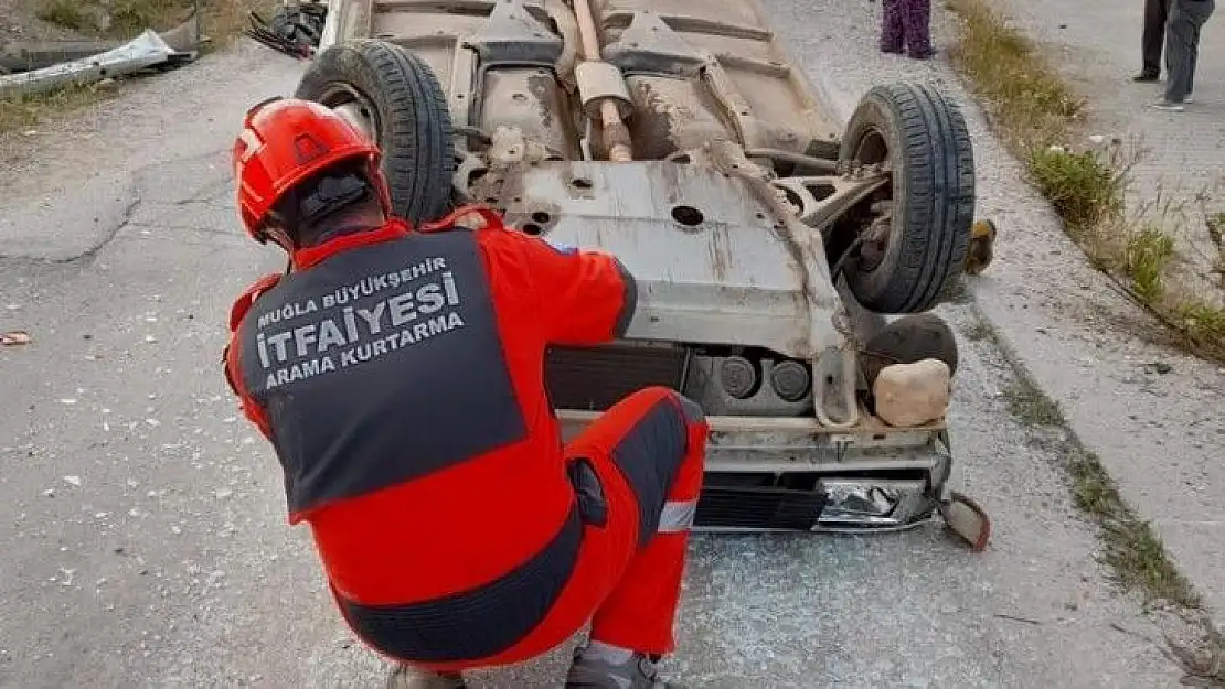 Araç İçerisinde Sıkışan Vatandaşı İtfaiye Ekibi Kurtardı