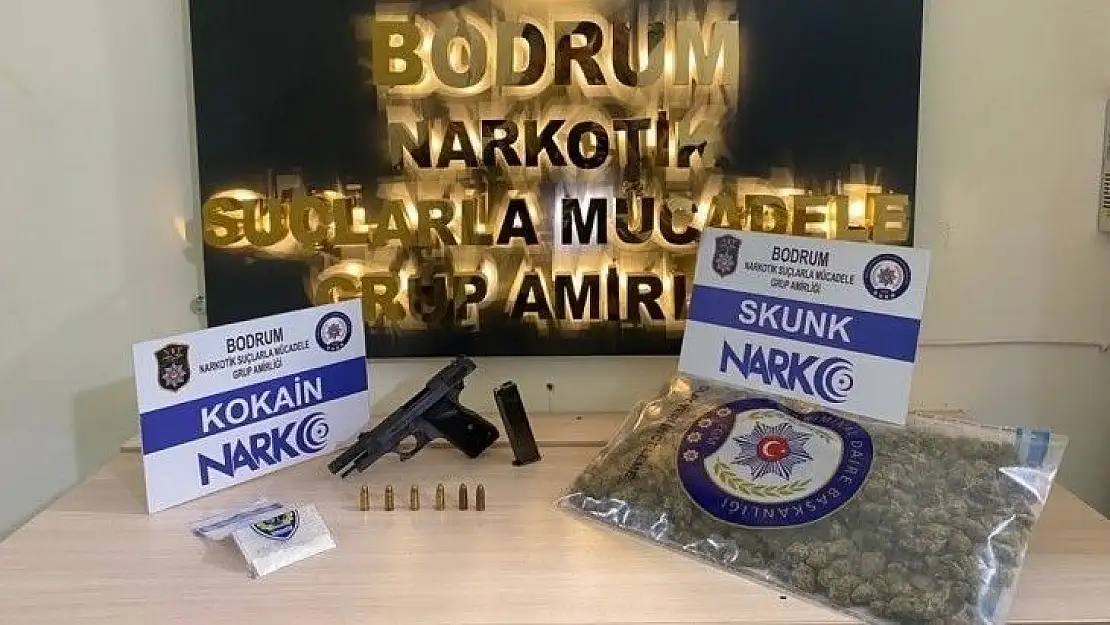 Aracını polislerin üzerine sürdü