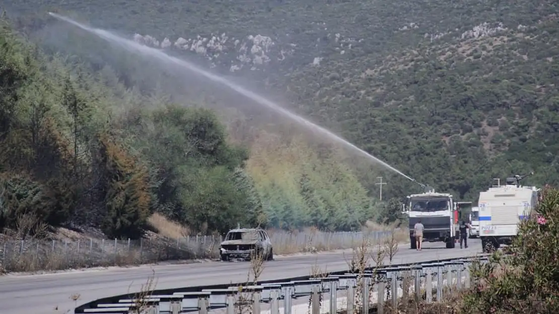 Araçta çıkan yangın ormana sıçradı