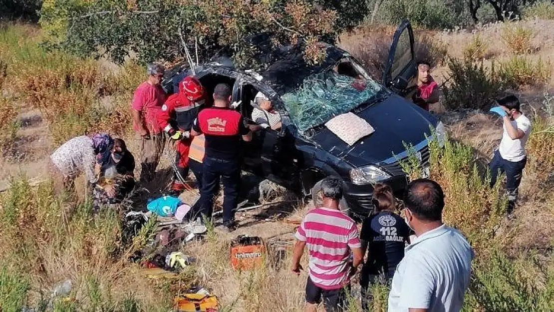 Araçta sıkışan kadını itfaiye ekipleri kurtardı