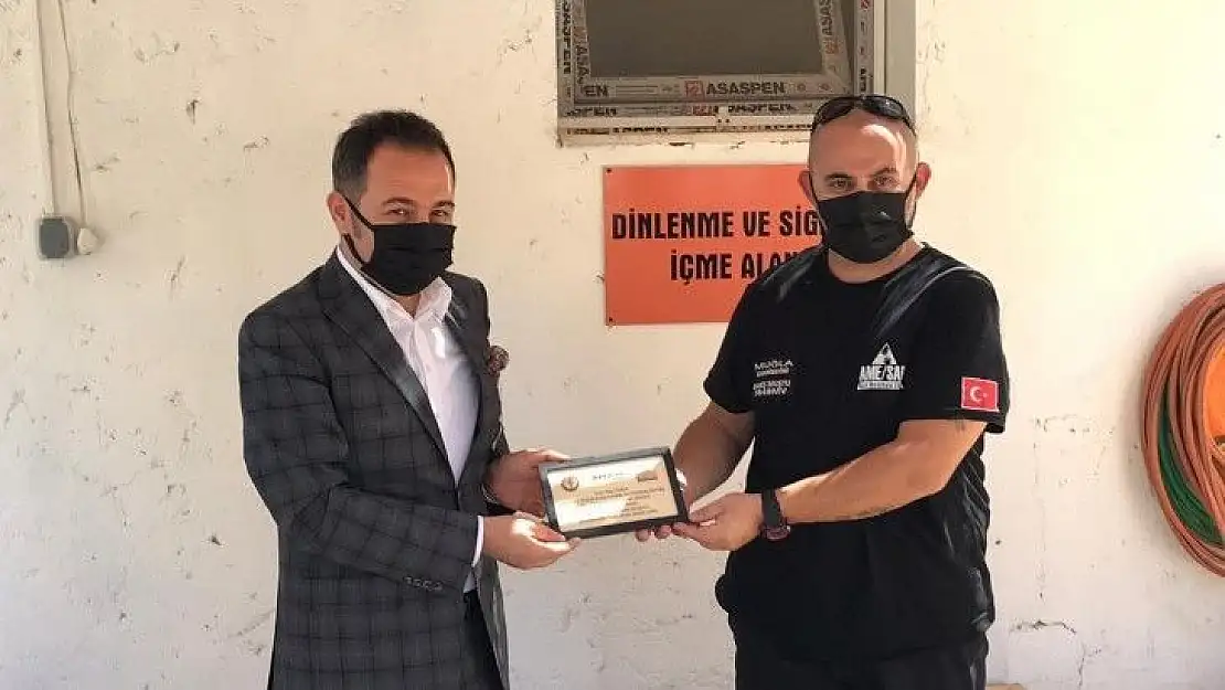 Arama kurtarma ekibinden Kaymakam Çoban'a teşekkür plaketi