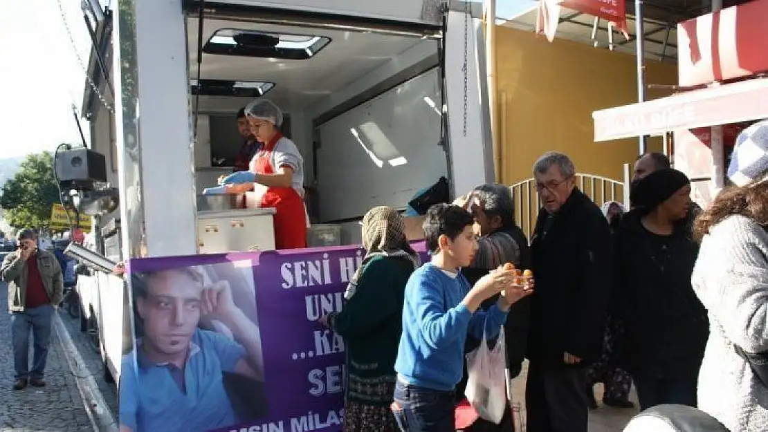 Arkadaşları için lokma döktürdüler