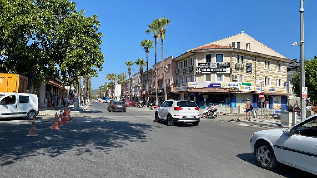 ATATÜRK CADDESİ TRAFİĞE AÇILDI