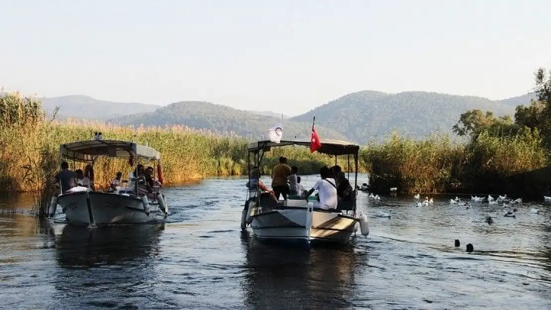 Azmakta tekne turları serbest