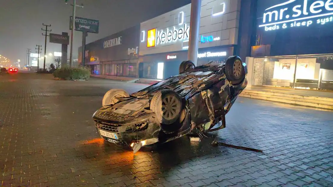 Babasından izinsiz aldığı aracı hurdaya çevirdi: 3 yaralı