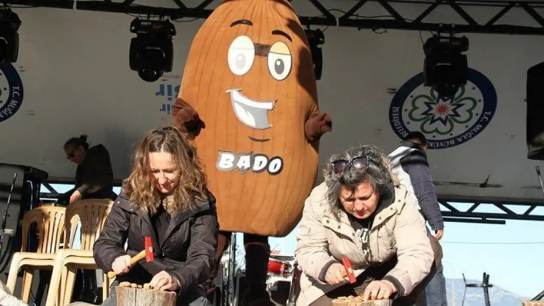 Badem festivalinde en iri yetiştirici ve en çok kıranlar ödüllendirildi