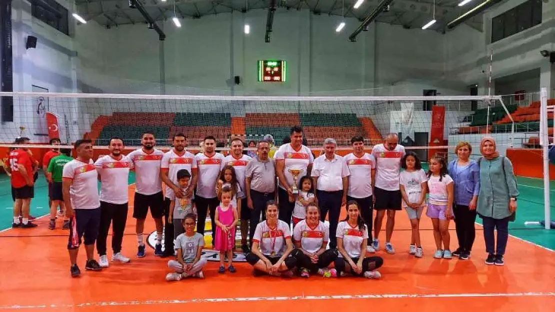 Bahar Voleybol Turnuvası'nda Toparlar Ortaokulu şampiyon oldu