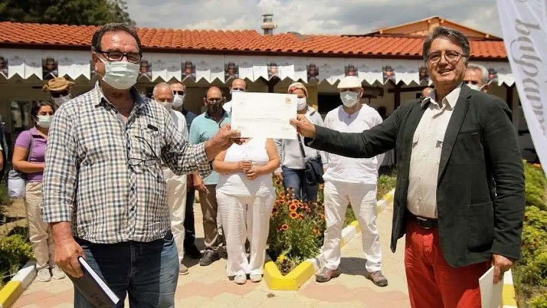 Balparmak Arıcılık Akademisi  Bodrumlu Arıcı Adaylarının Yanında