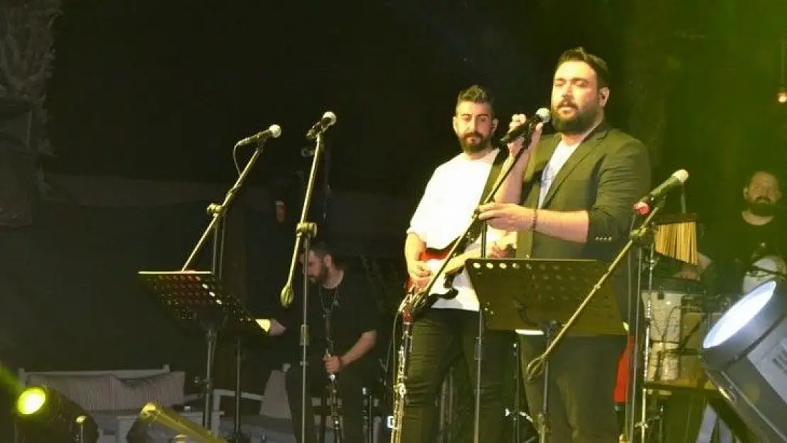 Barbun Cafe Bistro'da 'Sakiler Grubu' Unutulmaz Bir Konser Verdi