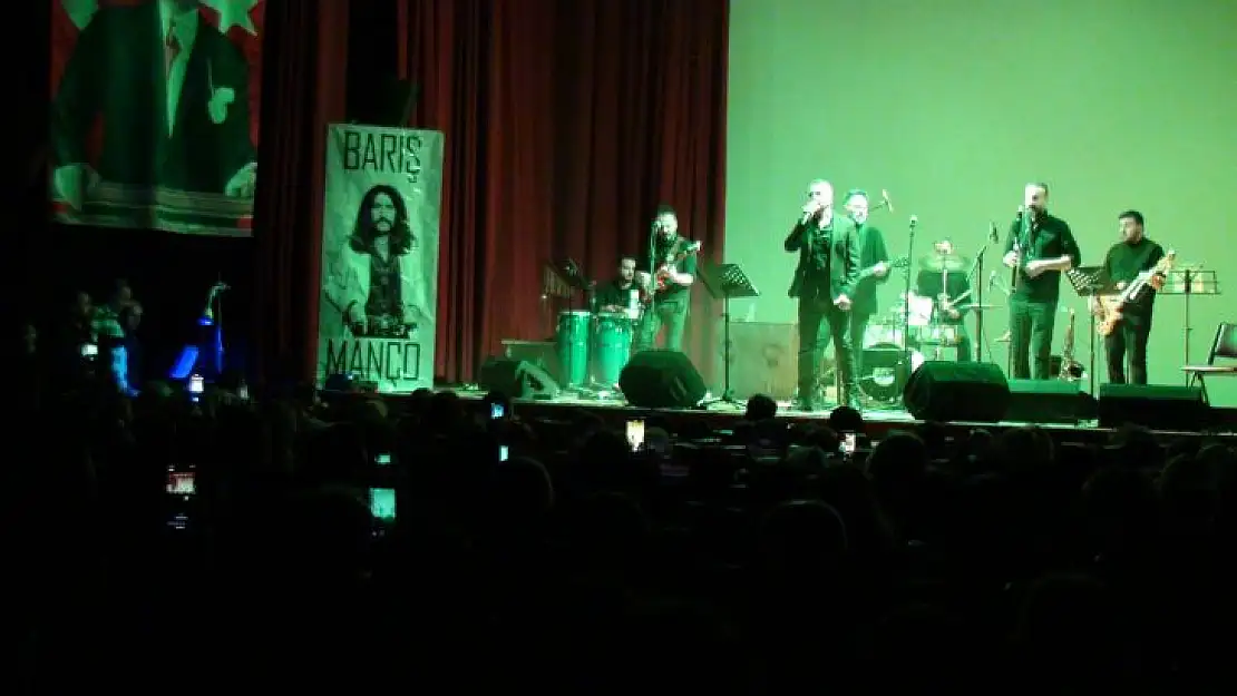 BARIŞ MANÇO VE CEM KARACA ANISINA MUHTEŞEM KONSER