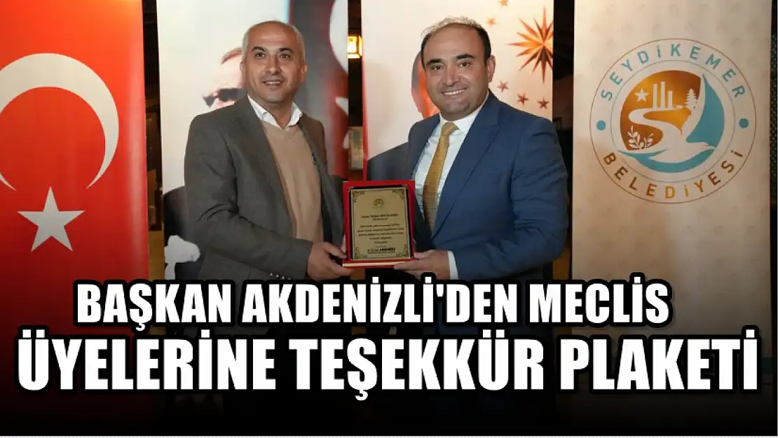 Başkan Akdenizli'den Meclis Üyelerine Teşekkür Plaketi