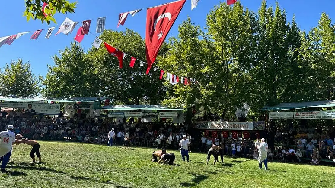 Başkan Akdenizli Pehlivan Güreşlerine Katılım Sağladı