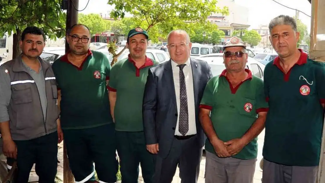 Başkan Gümüş, 1 Mayıs İşçi Bayramı Emek ve Dayanışma Günü'nü kutladı