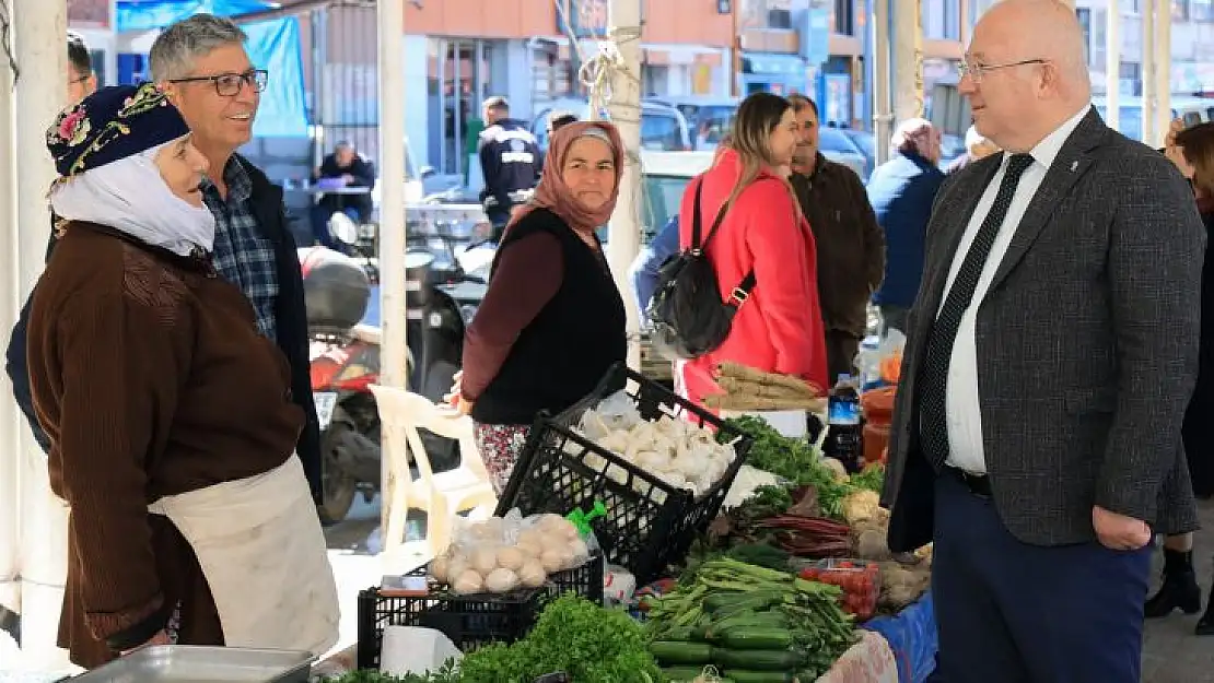 BAŞKAN GÜMÜŞ KÖYLÜ PAZARINDA KADIN ÜRETİCİLERLE GÖRÜŞTÜ