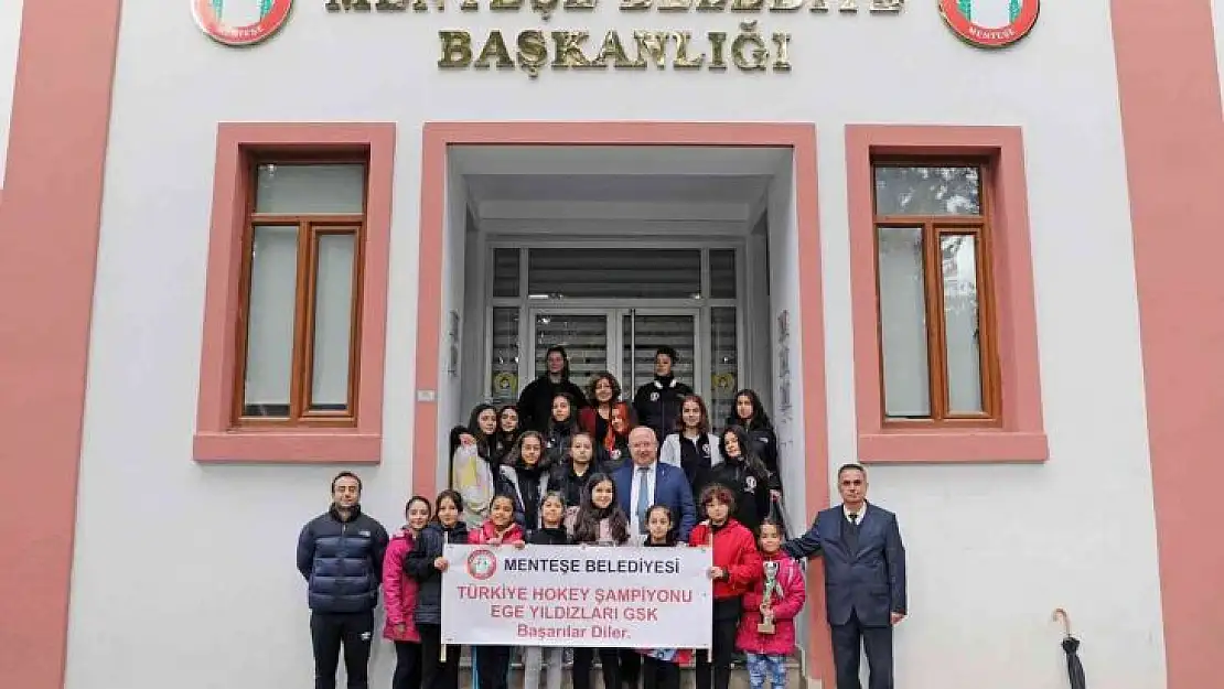 BAŞKAN GÜMÜŞ, ŞAMPİYON KIZLARI AĞIRLADI