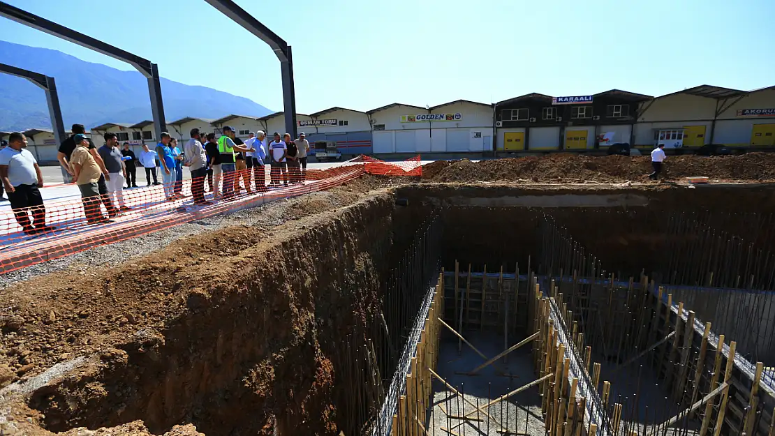 Başkan Gürün Karaçulha Hali'nde İncelemelerde Bulundu