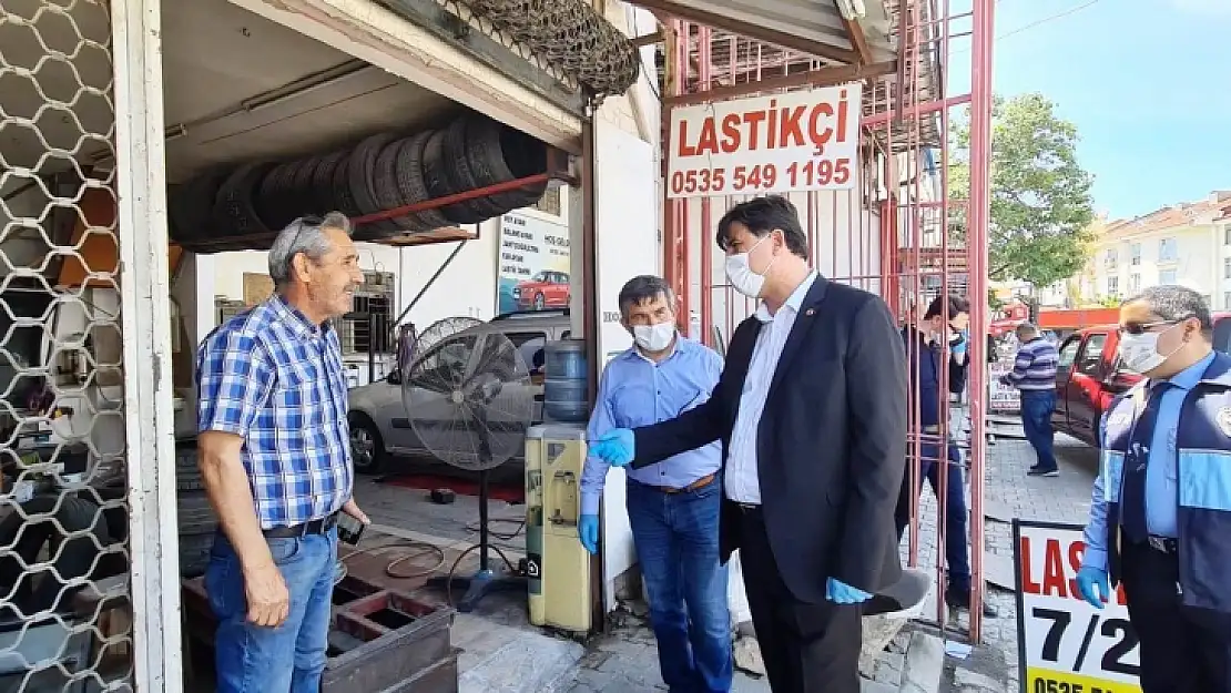 Başkan Karaca Sanayi Esnafına Maske Dağıttı