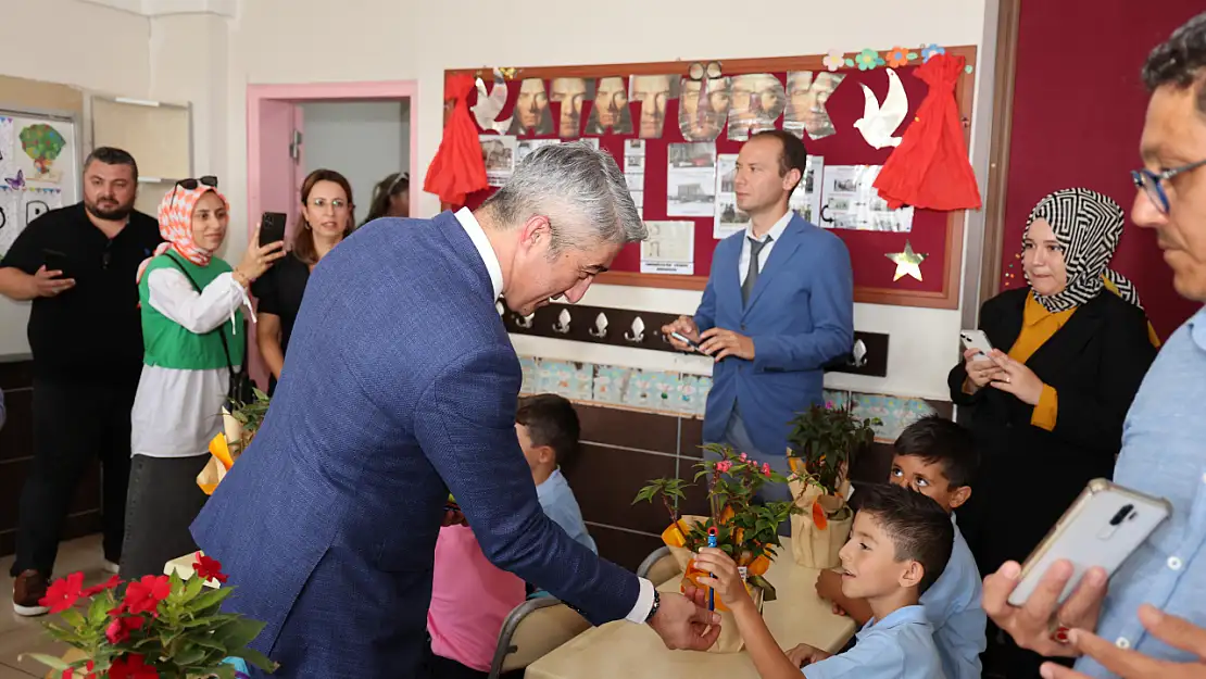 Başkan Oktay, ilk ders zili heyecanına ortak oldu