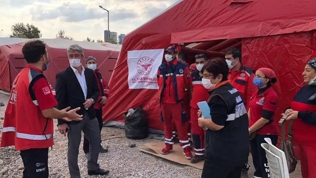 Başkan Oktay, İzmirli depremzedeleri ziyaret etti