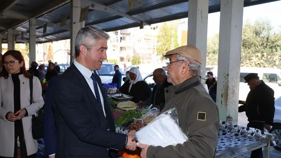 BAŞKAN OKTAY, SEMT PAZARINDA VATANDAŞLARLA BULUŞTU