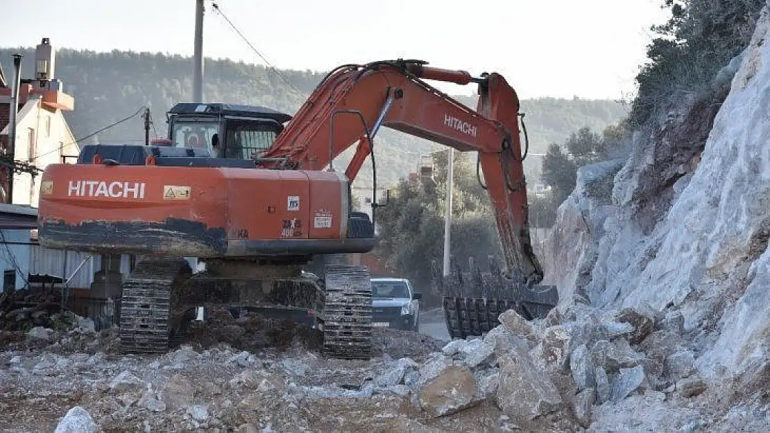 Başkan Tokat, devam eden yeni yol çalışmalarını yerine inceledi