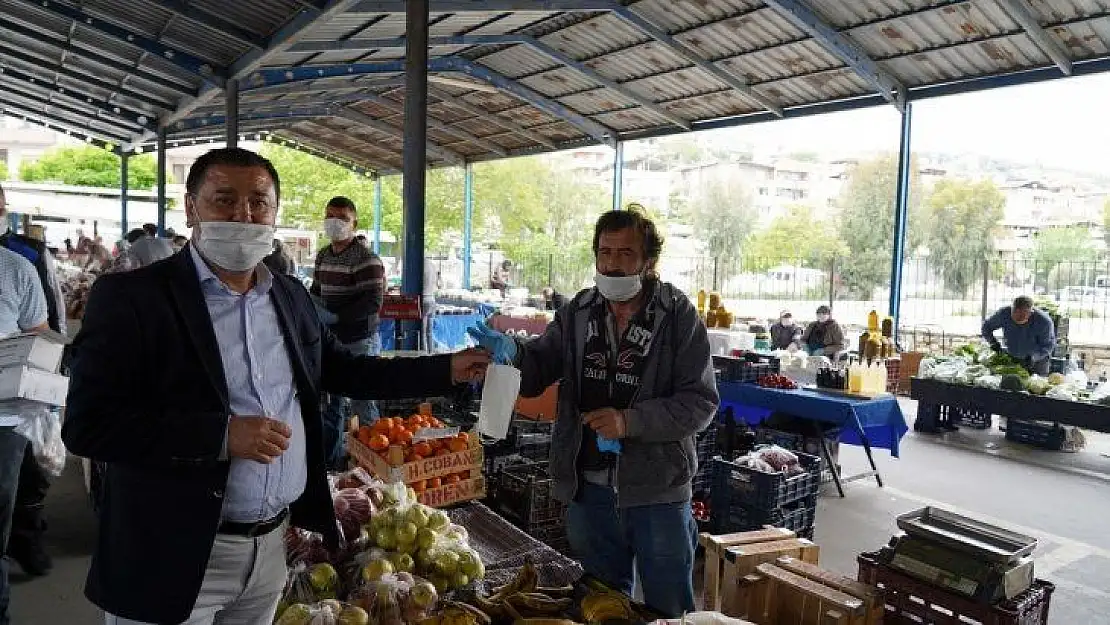 Belediye 220 bin ücretsiz maske dağıttı