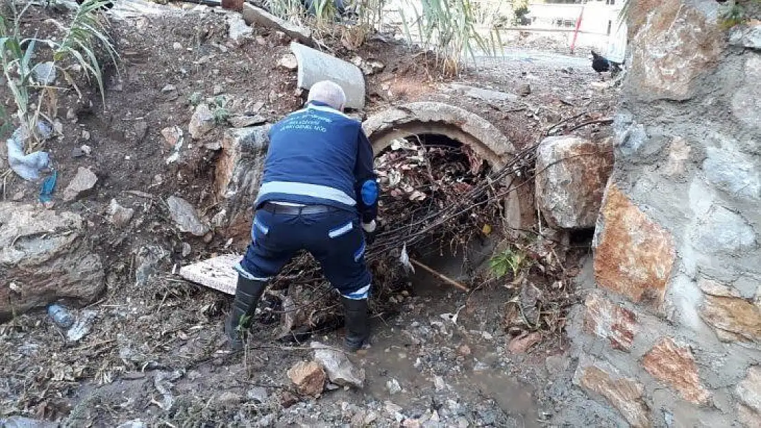 Belediye ekiplerinden su baskınlarına anında müdahale