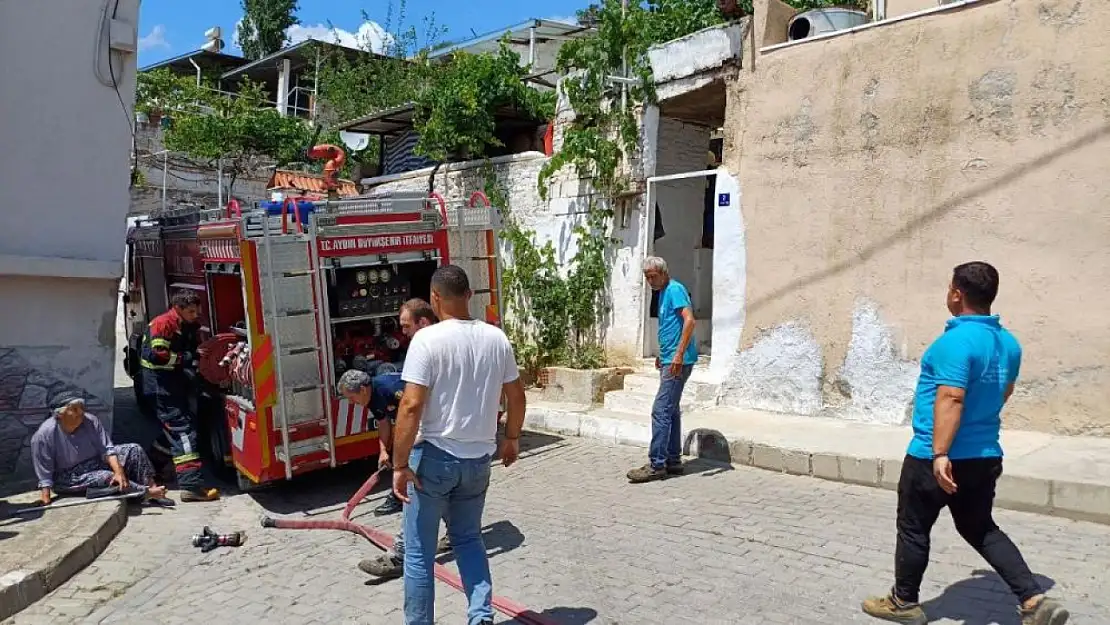 Belediye ekiplerinin dikkati, yaşlı kadını kurtardı