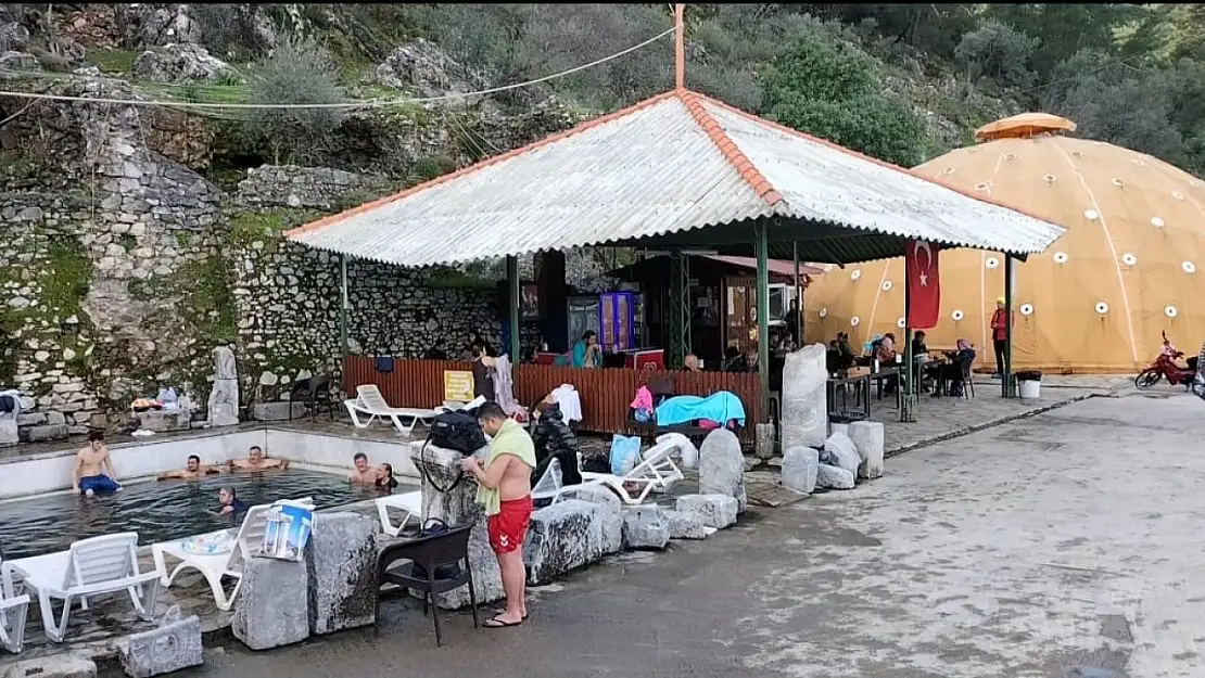 Belediye Kaplıcası kış mevsimine rağmen yoğun ilgi görüyor