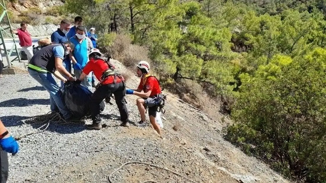 Bencik Koyu'nda çevre temizliği yapıldı