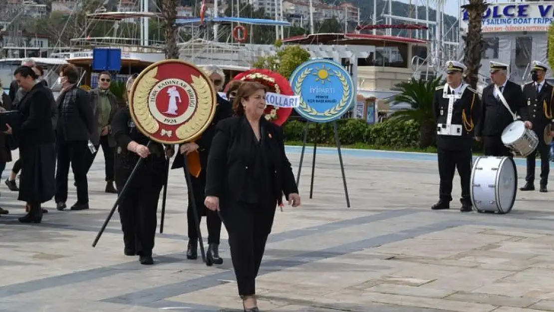 Beşkaza Meydanı'nda çelenk koyma töreni